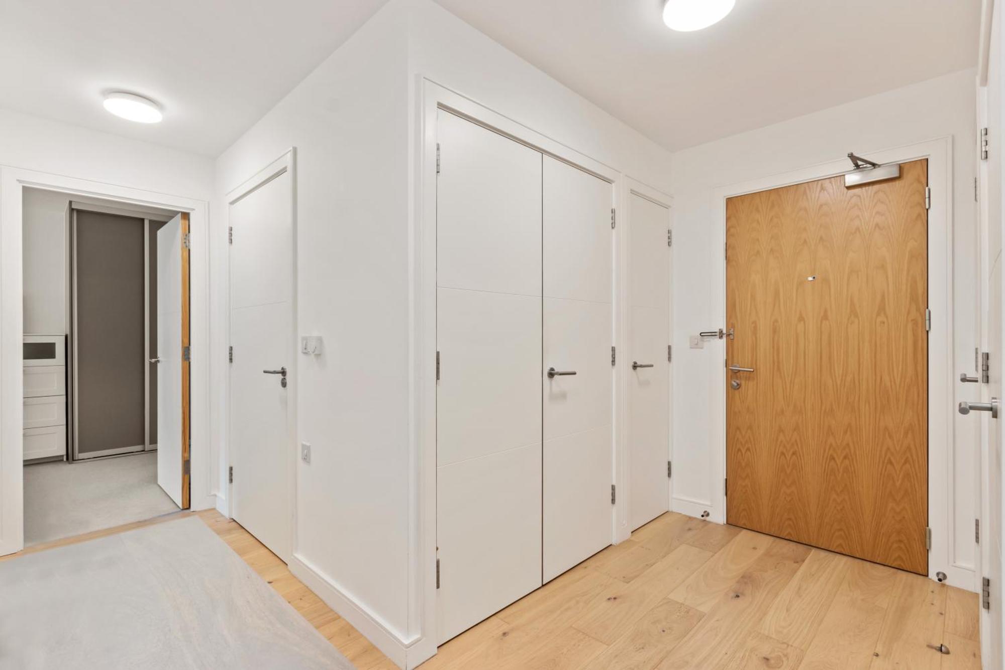 Beautiful Large 3 Bed 2 Bath Flat In Stratford * London