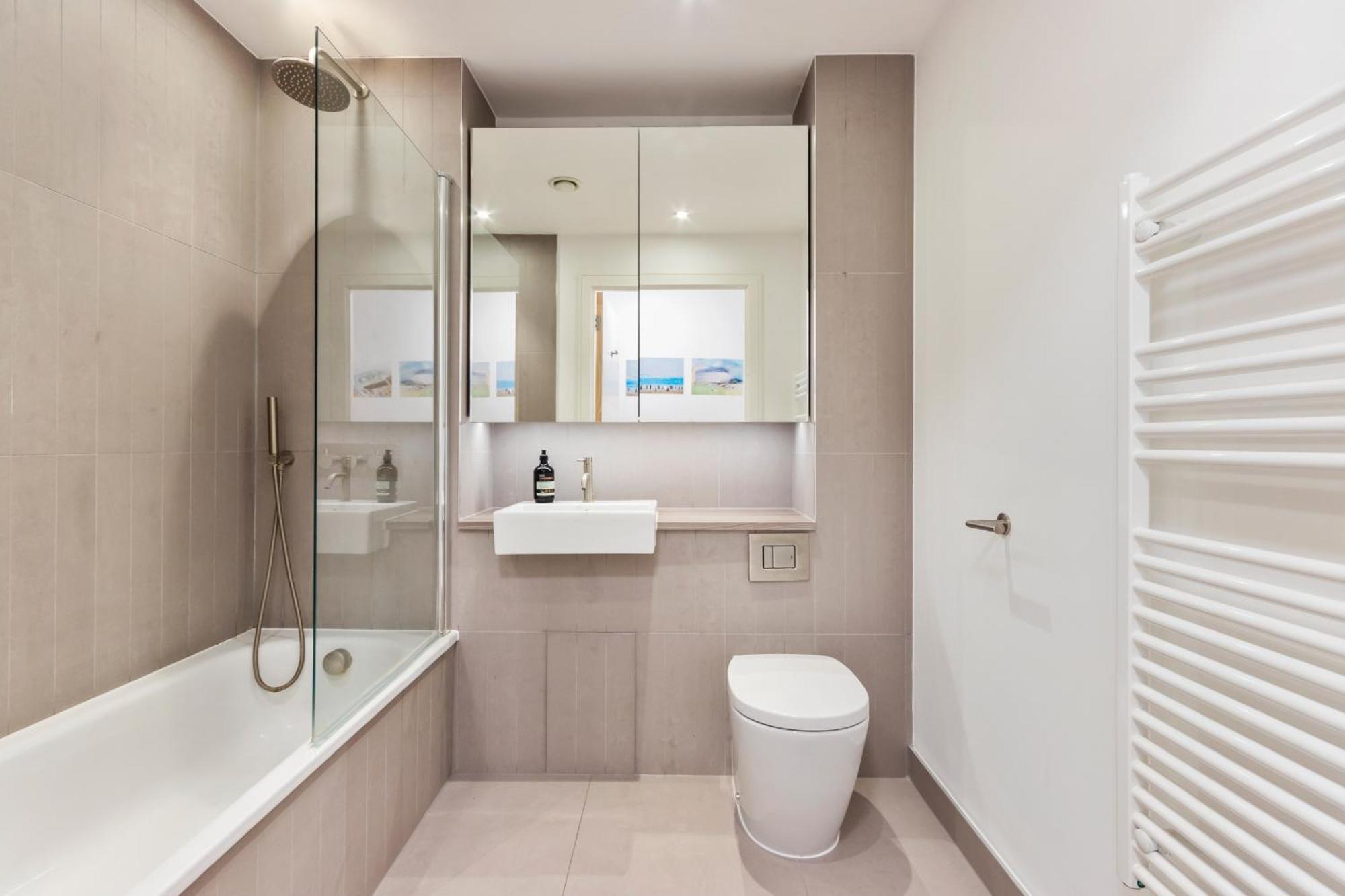 Beautiful Large 3 Bed 2 Bath Flat In Stratford Apartment London